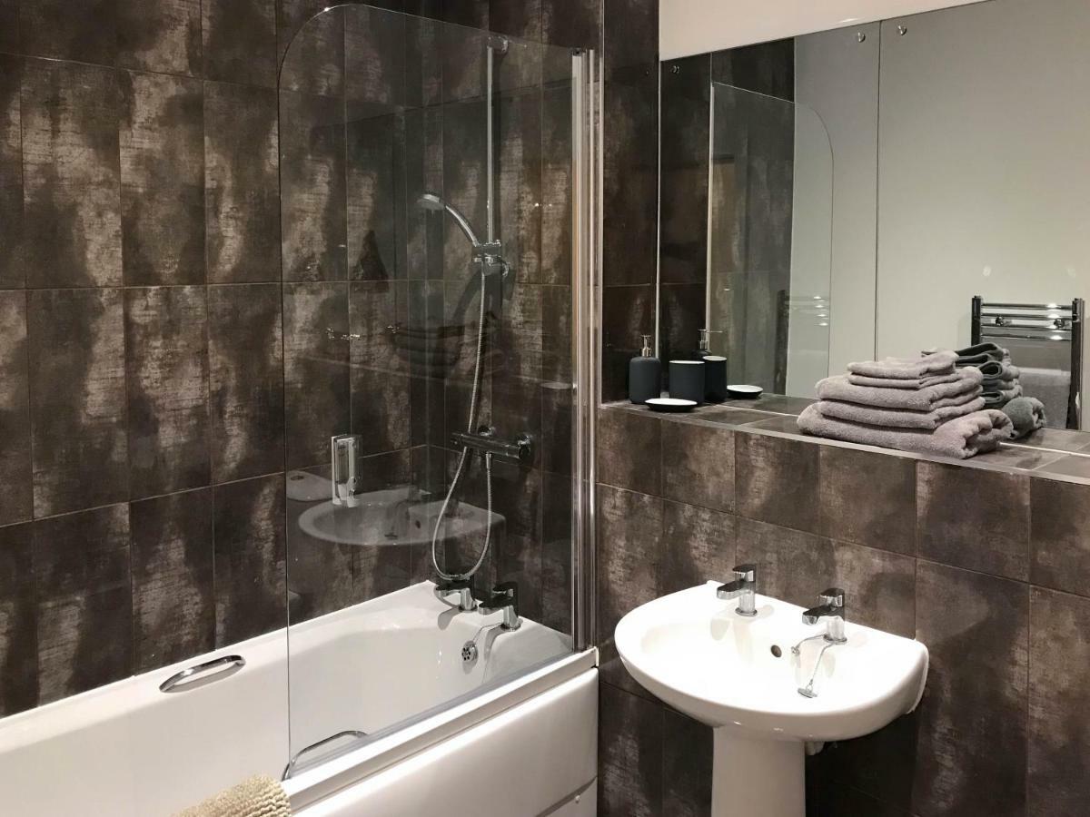 Luxury 1 Bed Apartment In City Centre With Parking Chester Exterior foto